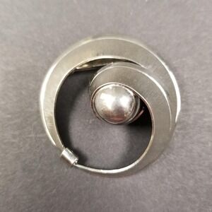 Vintage Mid Century Modern Silver Tone Spiral Orb Brooch Pin 1.5 Inch MCM Retro